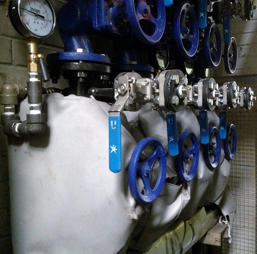 Block and bleed valves on a process steam system